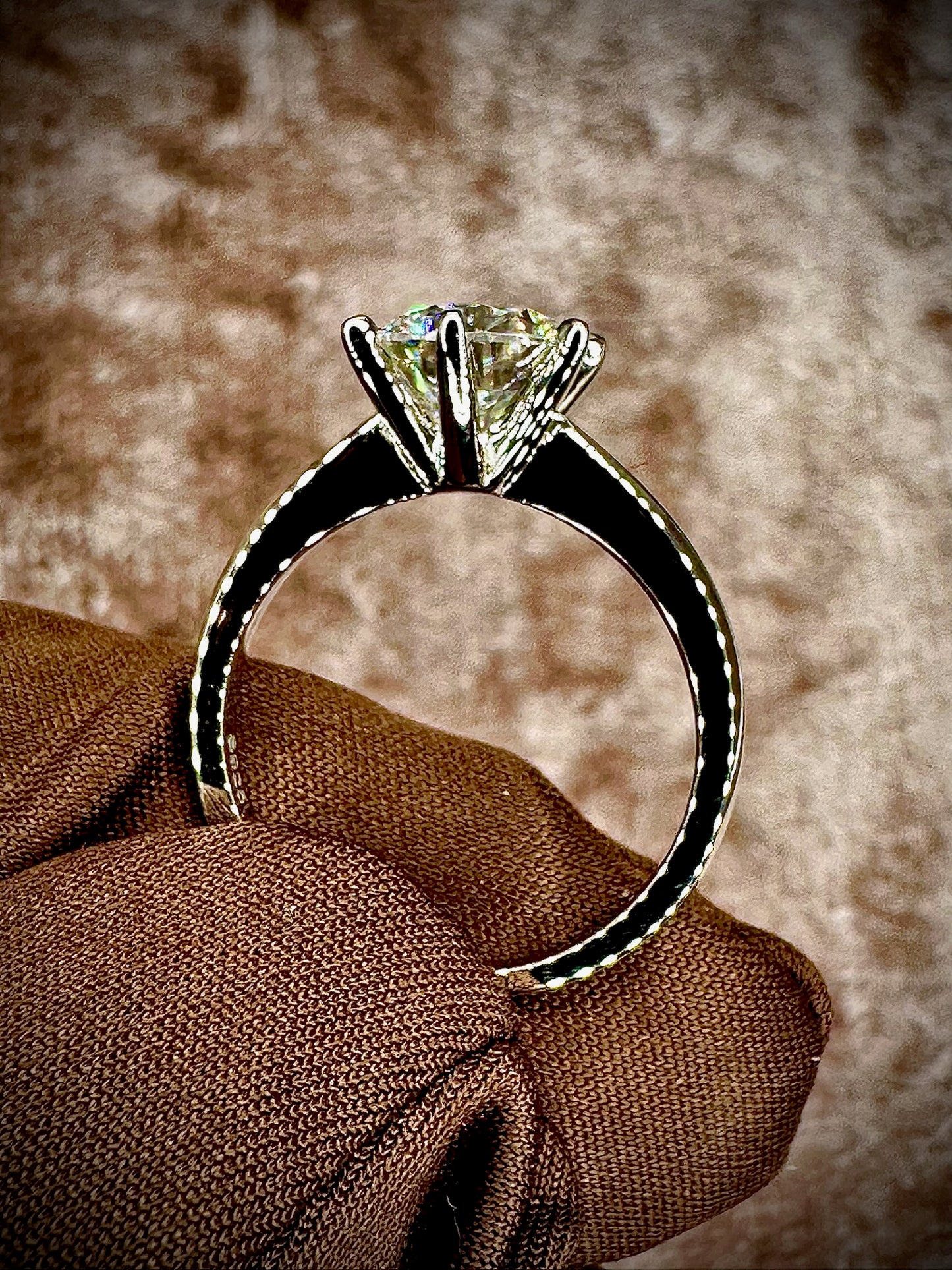 Round Cut Plain Band Moissanite Ring – 2ct